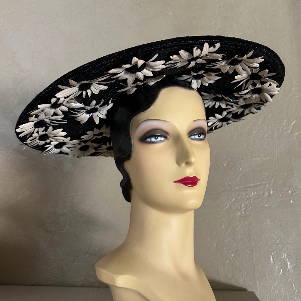 EXCITING 1940s' BLACK STRAW WIDE BRIM HAT + WHITE FABRIC DAISIES